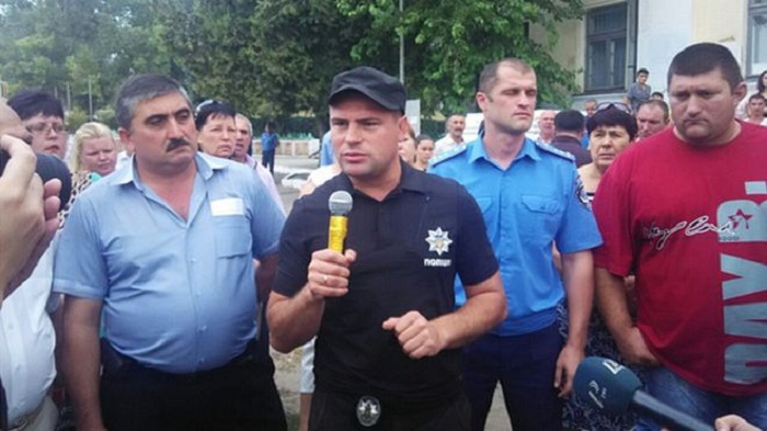 Ukraine moves Roma families amid village`s rage at murder
